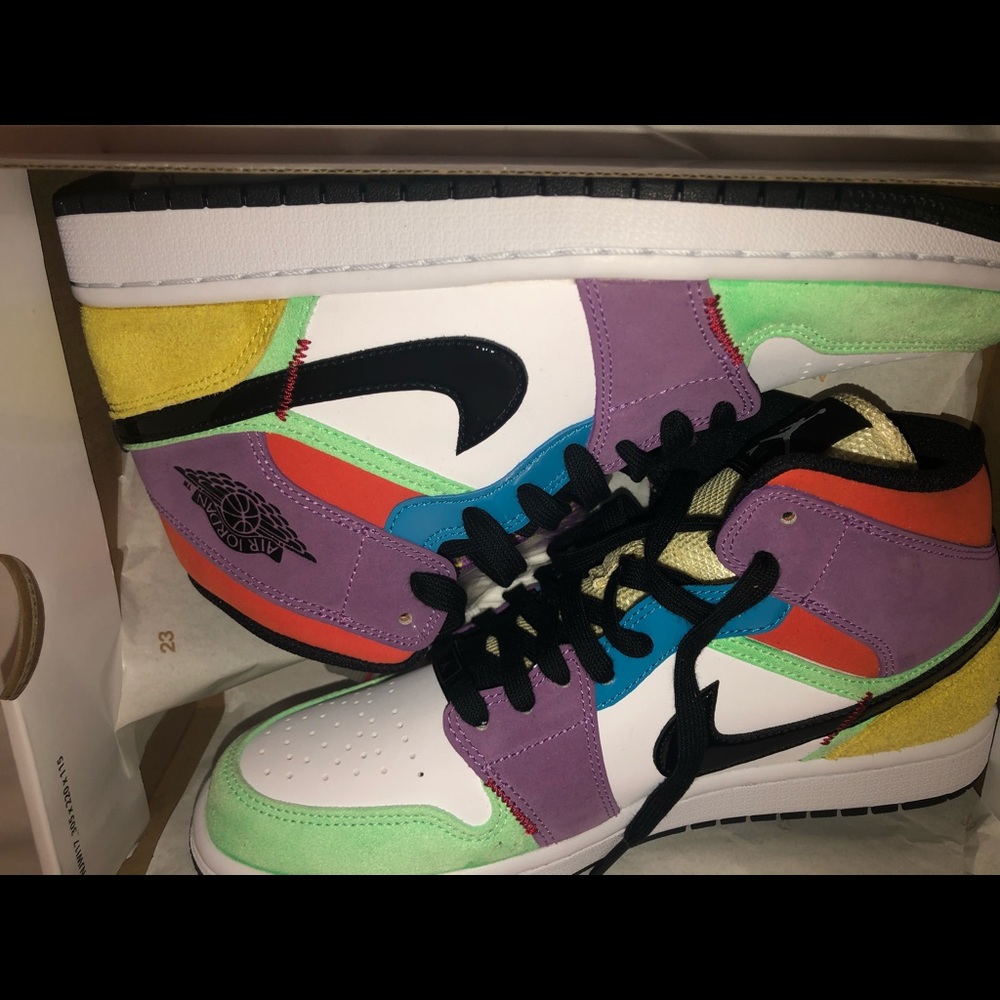 Air ones. Women’s 9.5.